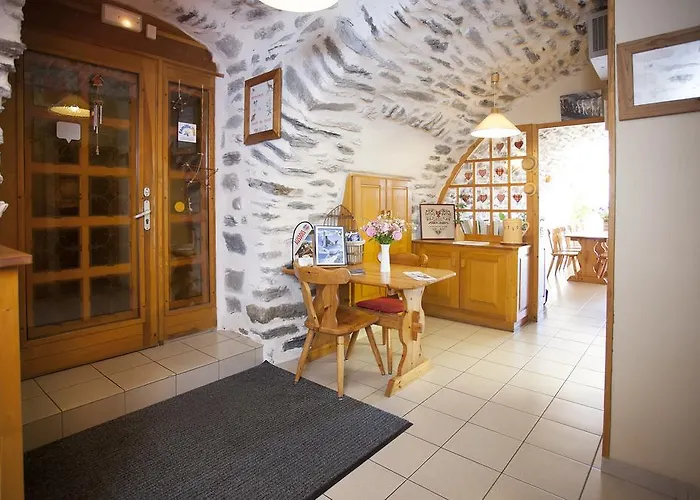 Nocleg ze śniadaniem La Roche Du Croue 3*